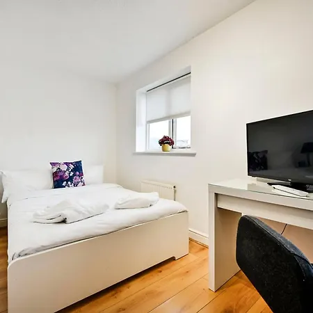 Destination London Docklands Apartment Exterior photo